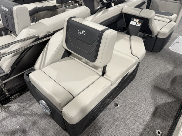 a01QO00000e9JIxYAM_25 (Custom).jpg