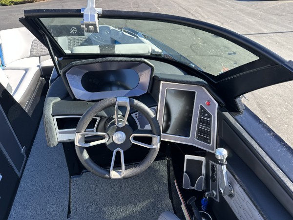 a013o00000w03RsAAI_20 (Custom).jpg