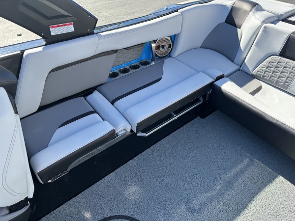 a013o00000w03RsAAI_24 (Custom).jpg