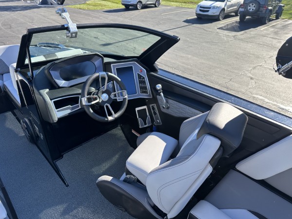 a013o00000w03RsAAI_19 (Custom).jpg