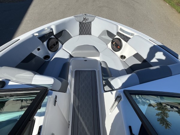 a01QO00000HtBykYAF_15 (Custom).jpg