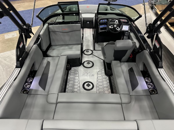 a01QO00000PzJnMYAV_16 (Custom).jpg