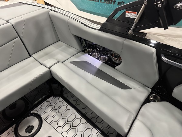 a01QO00000PzJnMYAV_20 (Custom).jpg