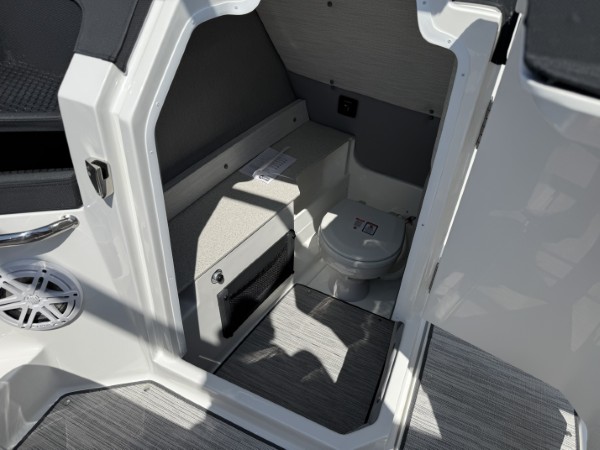 a01QO00000fF6f0YAC_24 (Custom).jpg