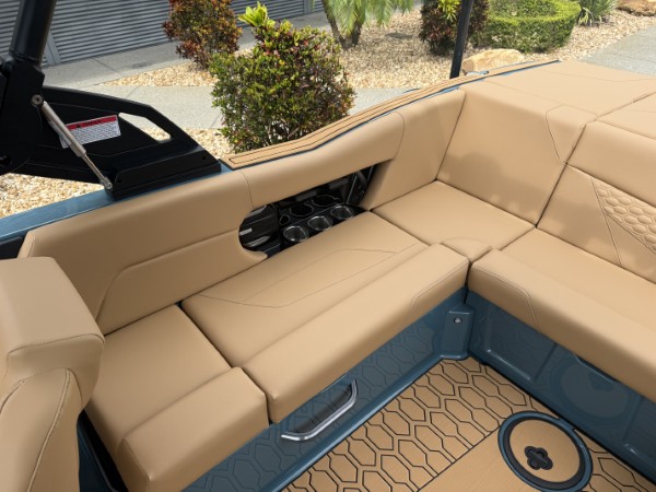 a01QO00000lZwxJYAS_23 (Custom).jpg