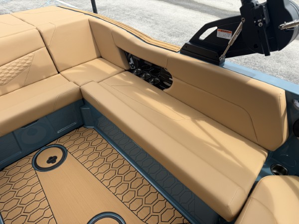 a01QO00000lZwxJYAS_22 (Custom).jpg