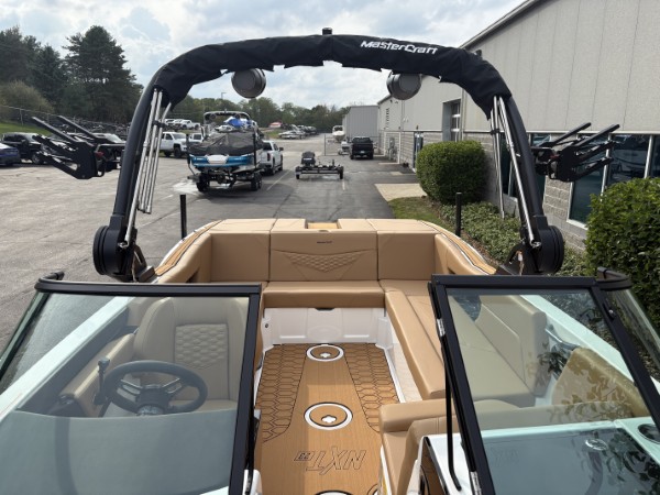 a01QO00000oGNn3YAG_26 (Custom).jpg