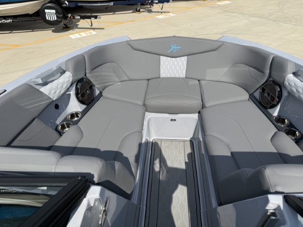 a013o00000vzv4IAAQ_33 (Custom).jpg