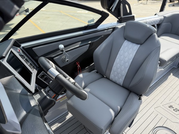 a013o00000vzv4IAAQ_28 (Custom).jpg