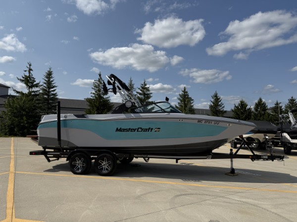 2022 24' MasterCraft XT24