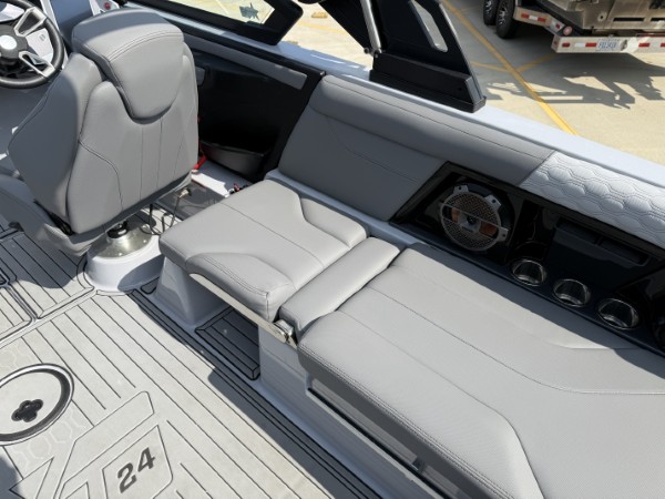 a013o00000vzv4IAAQ_23 (Custom).jpg