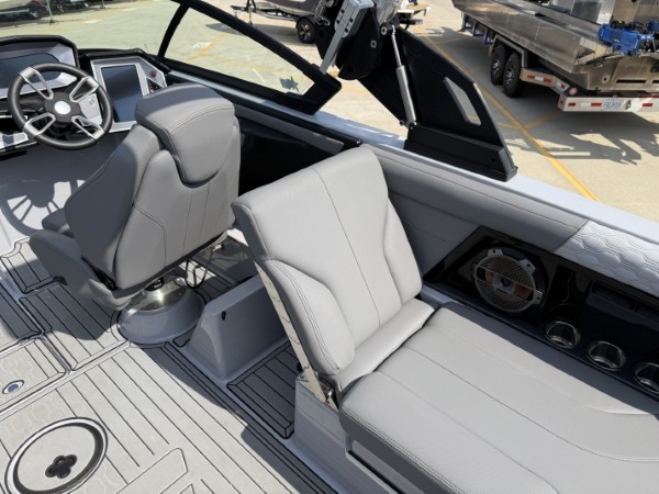 a013o00000vzv4IAAQ_24 (Custom).jpg