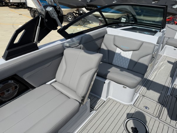 a013o00000vzv4IAAQ_30 (Custom).jpg