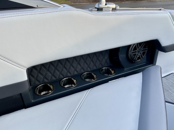 a01QO000001FUYLYA4_32 (Custom).jpg