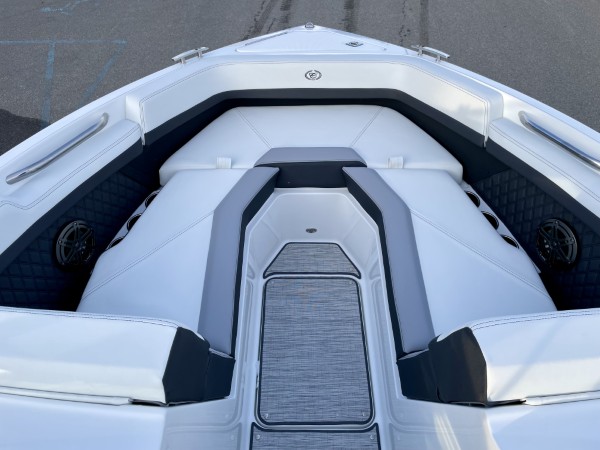 a01QO000001FUYLYA4_16 (Custom).jpg