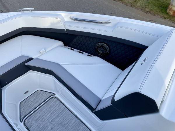 a01QO000001FUYLYA4_17 (Custom).jpg