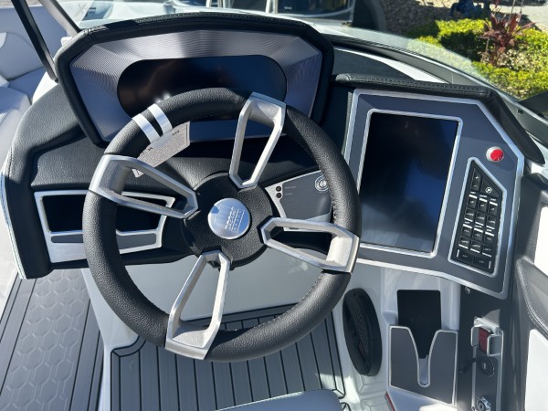 a01QO000003pLyPYAU_20 (Custom).jpg