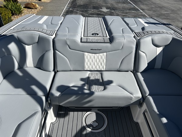 a01QO000003pLyPYAU_22 (Custom).jpg