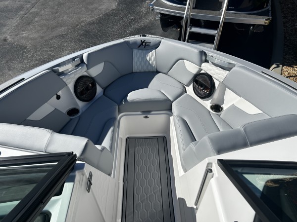 a01QO000003pLyPYAU_18 (Custom).jpg