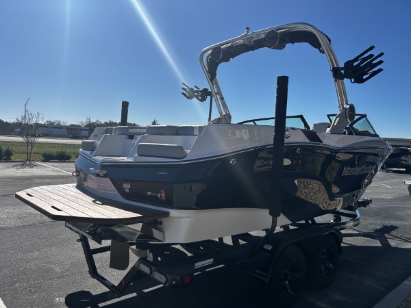 a01QO000003pLyPYAU_14 (Custom).jpg