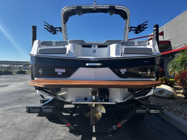 a01QO000003pLyPYAU_15 (Custom).jpg