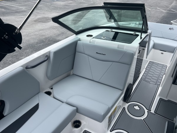 a01QO00000I3fXNYAZ_23 (Custom).jpg