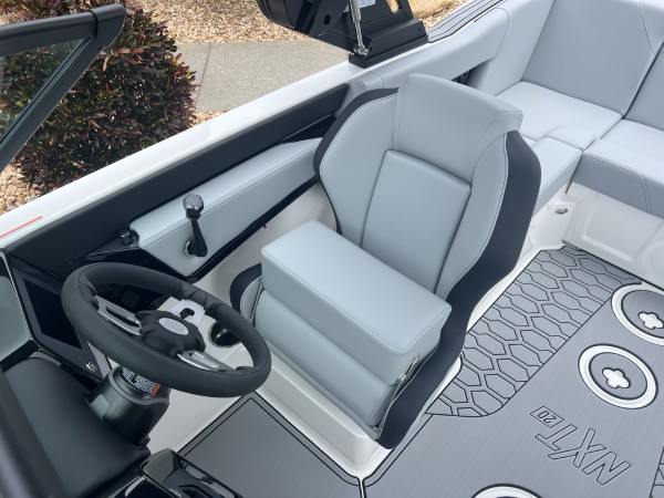 a01QO00000I3fXNYAZ_22 (Custom).jpg