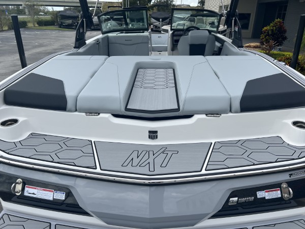 a01QO00000I3fXNYAZ_18 (Custom).jpg