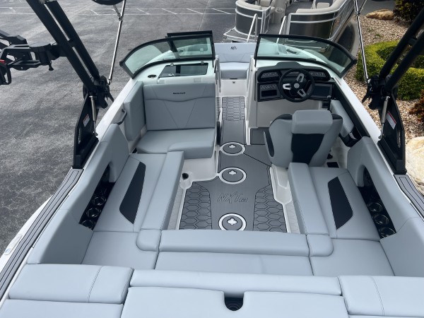 a01QO00000I3fXNYAZ_19 (Custom).jpg