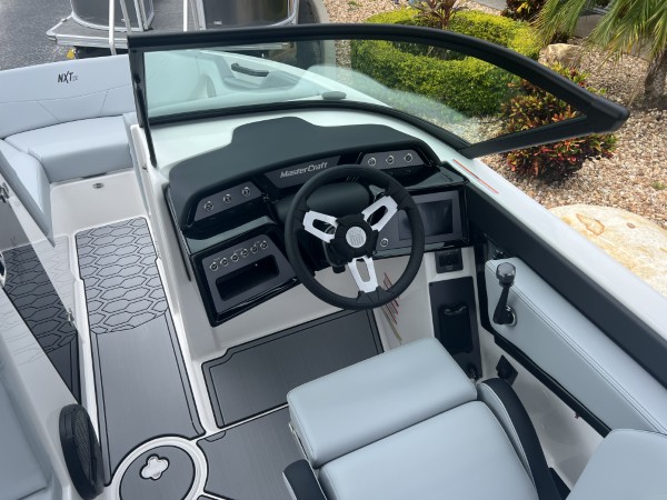 a01QO00000I3fXNYAZ_20 (Custom).jpg