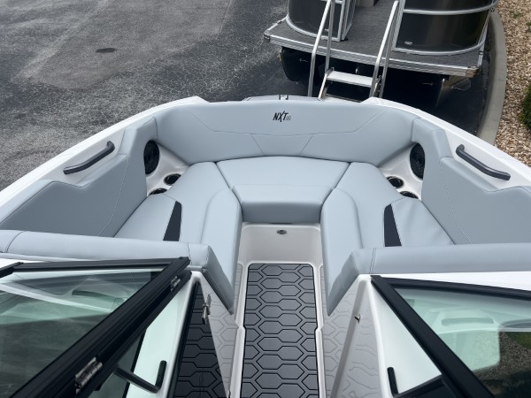 a01QO00000I3fXNYAZ_24 (Custom).jpg