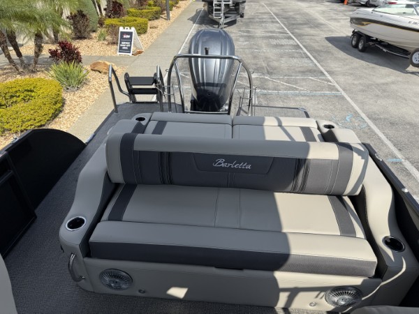 a01QO00000KpirYYAR_24 (Custom).jpg