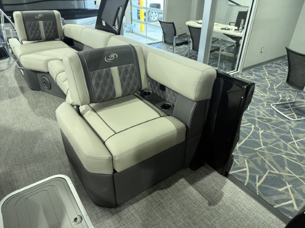 a01QO00000RJCIvYAP_20 (Custom).jpg