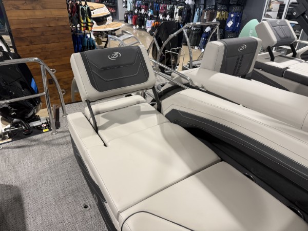 a01QO00000e9JIxYAM_24 (Custom).jpg