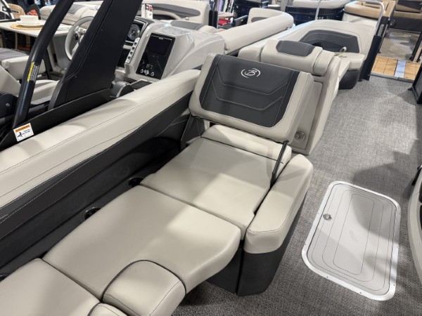 a01QO00000e9JIxYAM_20 (Custom).jpg