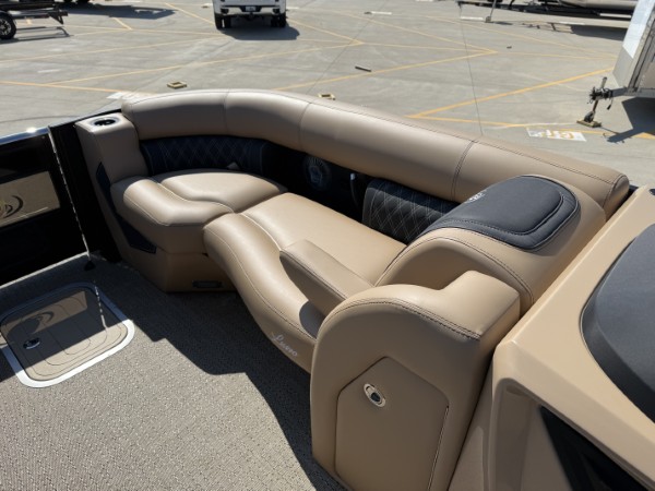 a01QO00000kI7NAYA0_26 (Custom).jpg