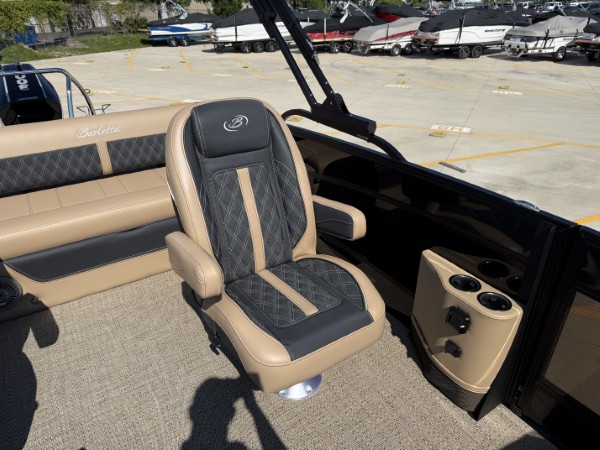 a01QO00000kI7NAYA0_25 (Custom).jpg