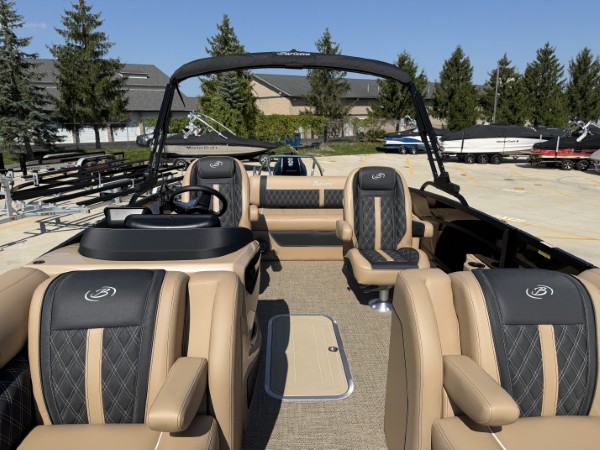 a01QO00000kI7NAYA0_30 (Custom).jpg