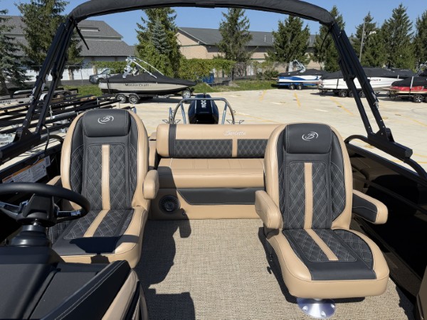 a01QO00000kI7NAYA0_28 (Custom).jpg