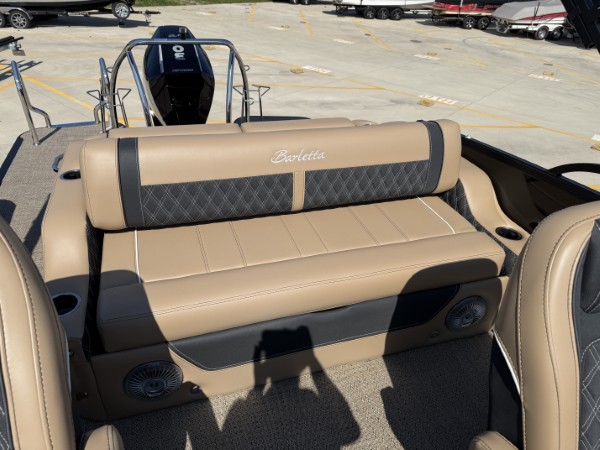 a01QO00000kI7NAYA0_24 (Custom).jpg