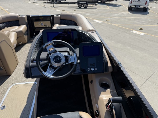 a01QO00000kI7NAYA0_22 (Custom).jpg