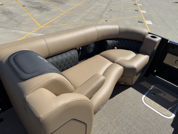 a01QO00000kI7NAYA0_27 (Custom).jpg