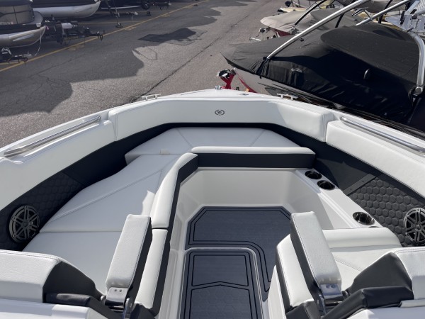 a01QO00000KnzQHYAZ_28 (Custom).jpg