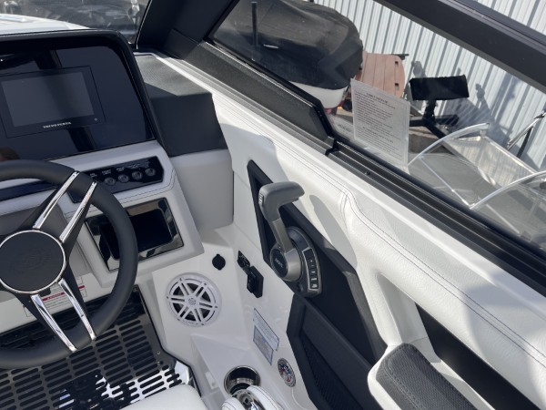 a01QO00000KnzQHYAZ_21 (Custom).jpg