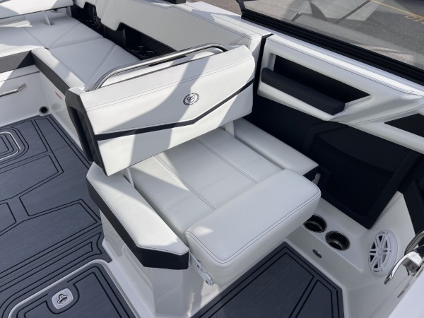 a01QO00000KnzQHYAZ_24 (Custom).jpg