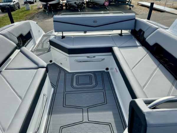 a01QO00000Ko3wtYAB_23 (Custom).jpg