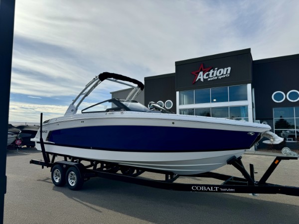 2025 27' Cobalt R8 Surf