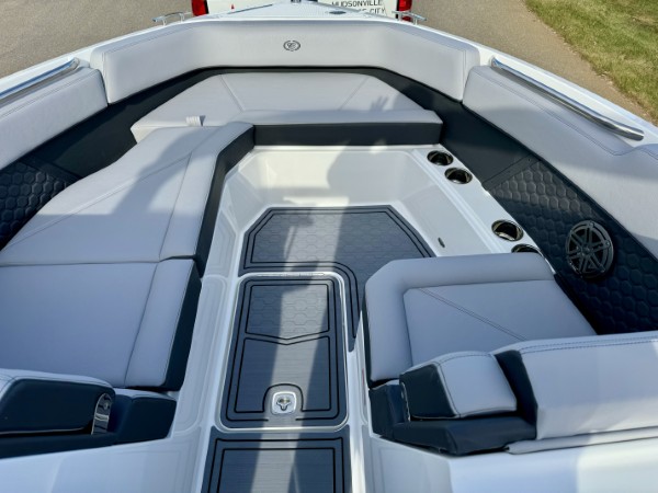 a01QO00000Ko3wtYAB_18 (Custom).jpg