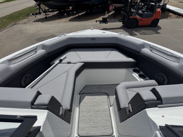 a01QO00000LgW4KYAV_21 (Custom).jpg