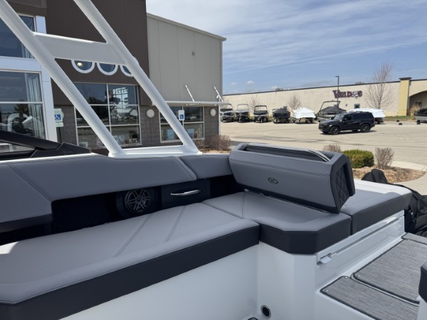 a01QO00000LgW4KYAV_24 (Custom).jpg